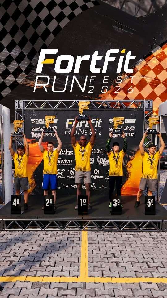 Pódio do Fort Fit Run Fest com atletas de camisa amarela segurando troféus